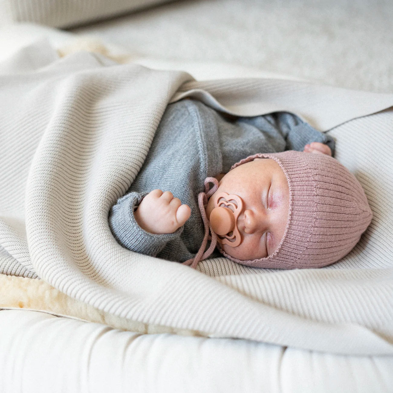 THE WOOLLY BABY HAT - graphite grey