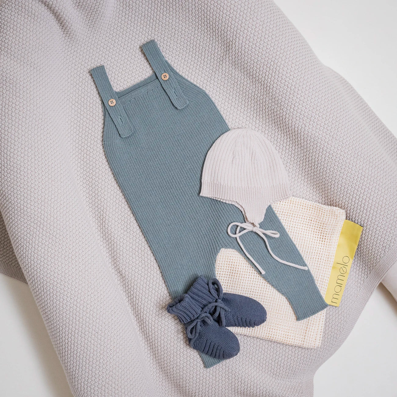 KLEINES KUSCHEL-SET LATZHOSE