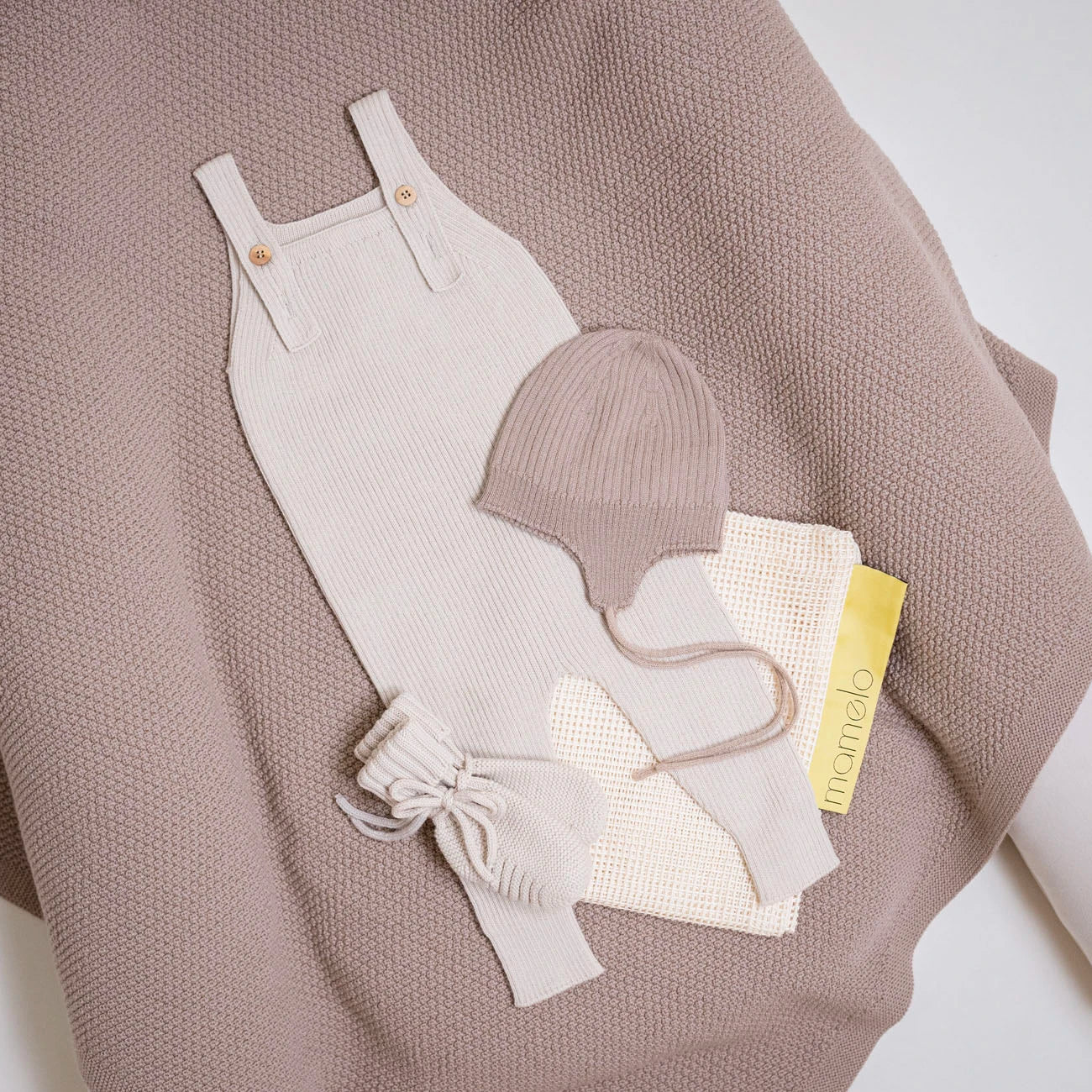 GROSSES KUSCHEL-SET LATZHOSE