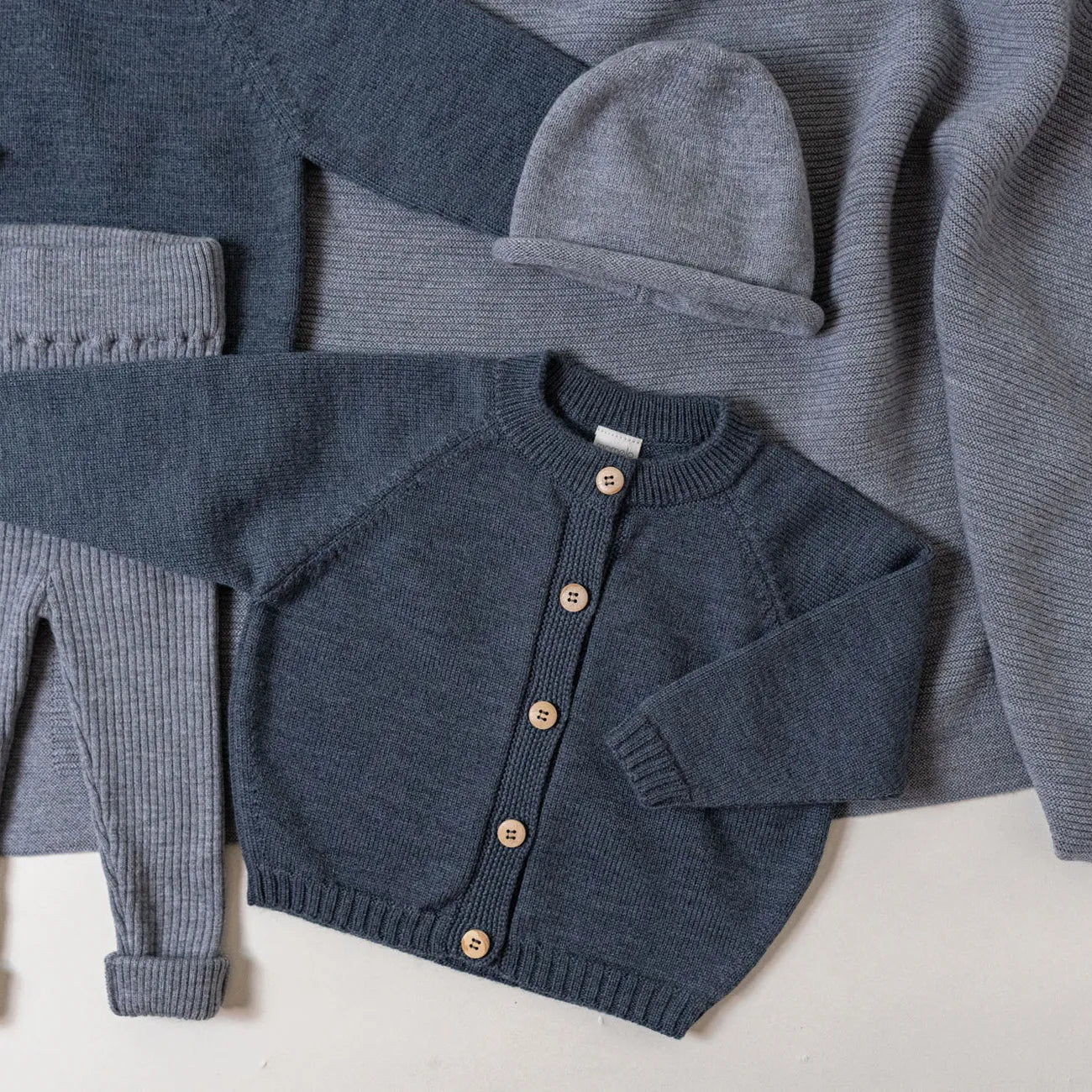 THE WOOLLY CARDIGAN - graphite grey