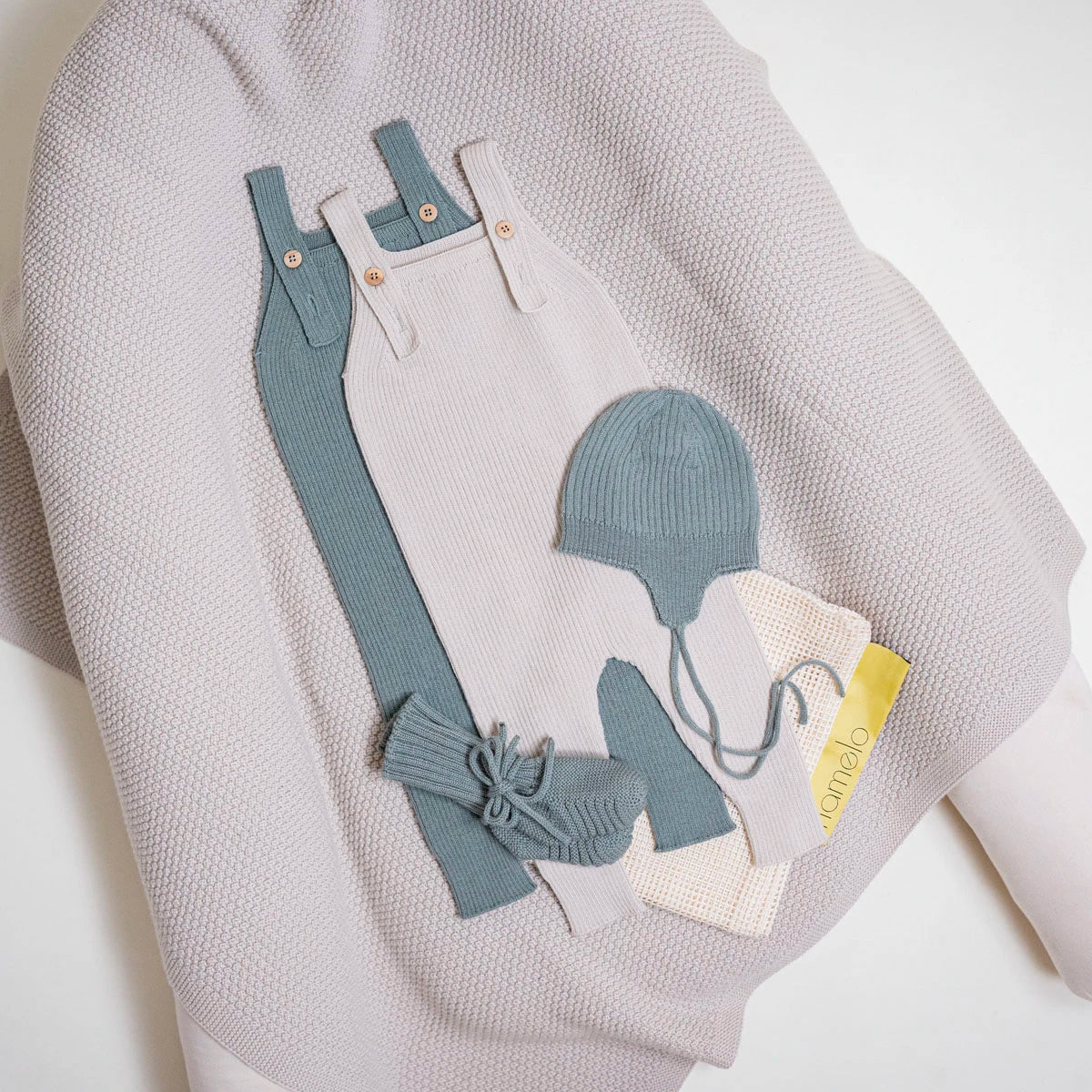 GROSSES KUSCHEL-SET LATZHOSE