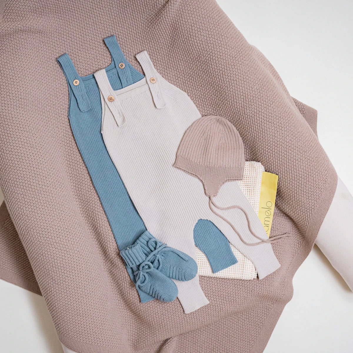 GROSSES KUSCHEL-SET LATZHOSE