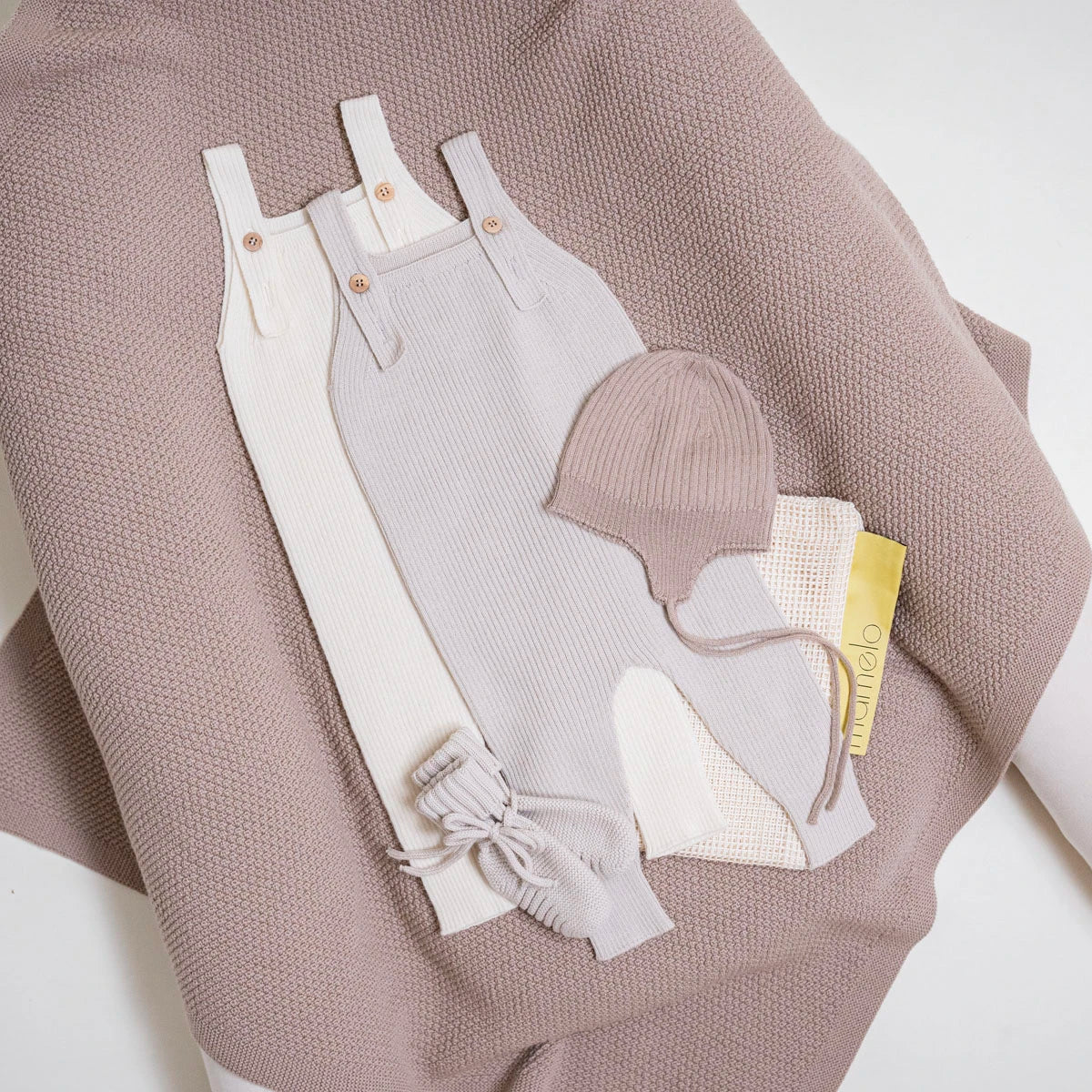 GROSSES KUSCHEL-SET LATZHOSE