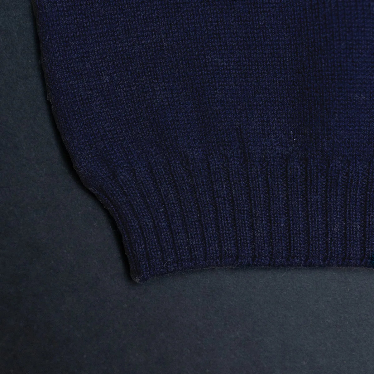 THE WOOLLY BABY SWEATER - midnight blue