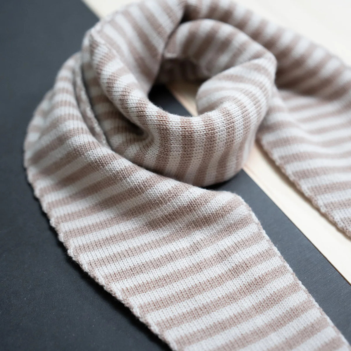 THE WOOLLY FAMILY SCARF STRIPED - SAND / CAPPUCCINO