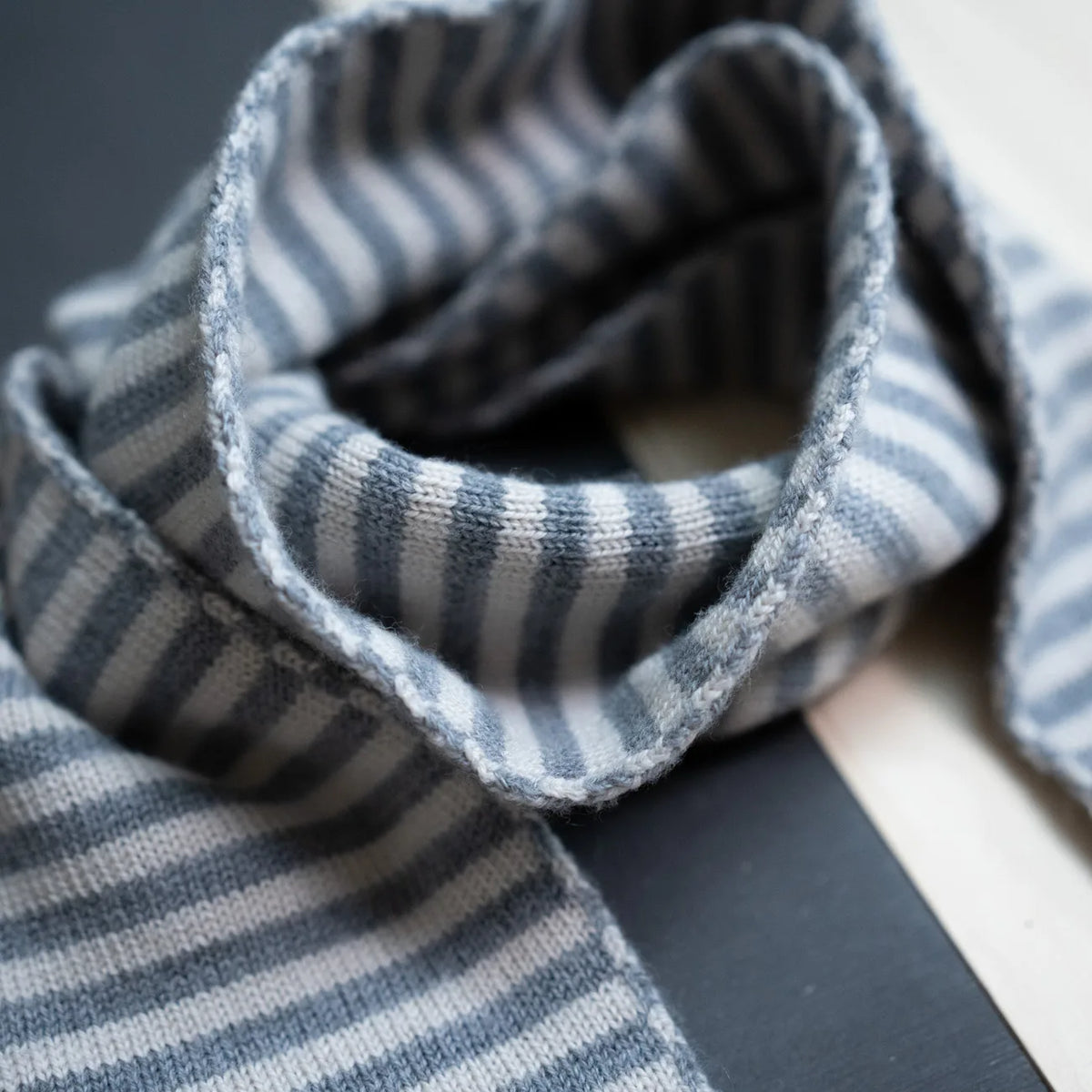 THE WOOLLY FAMILY SCARF STRIPED - SAND / CLOUD GREY
