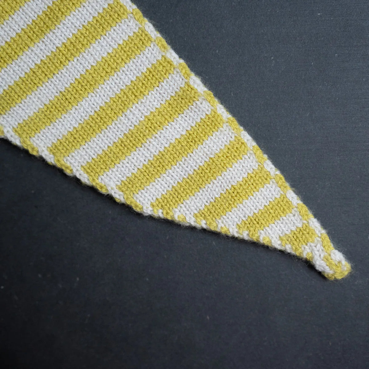 THE WOOLLY FAMILY SCARF STRIPED - SAND / QUINCE