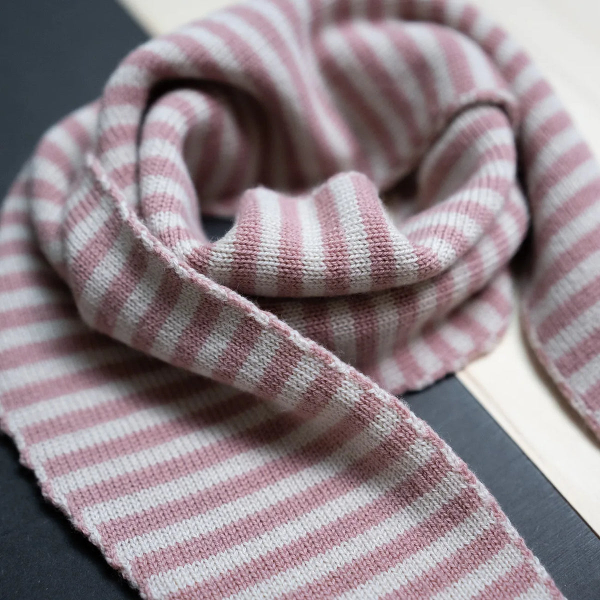 THE WOOLLY FAMILY SCARF STRIPED - SAND / ROSE