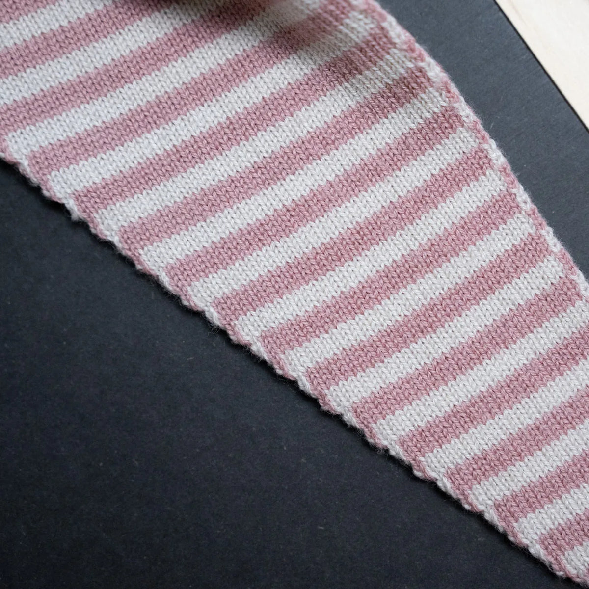 THE WOOLLY FAMILY SCARF STRIPED - SAND / ROSE