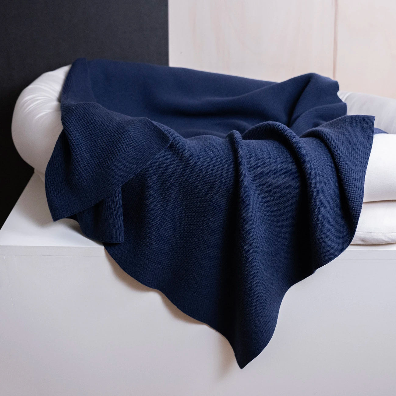 THE WOOLLY RIB BLANKET - midnight blue