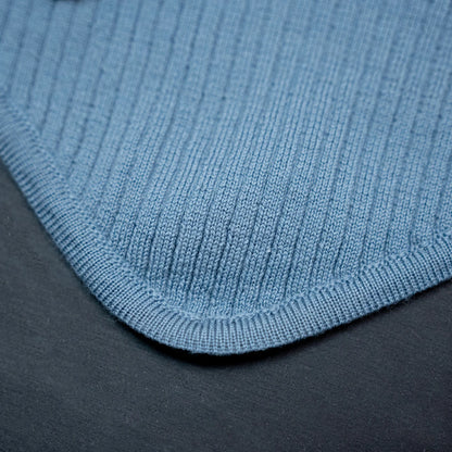 THE WOOLLY TRIANGLE SCARF SMALL - blue
