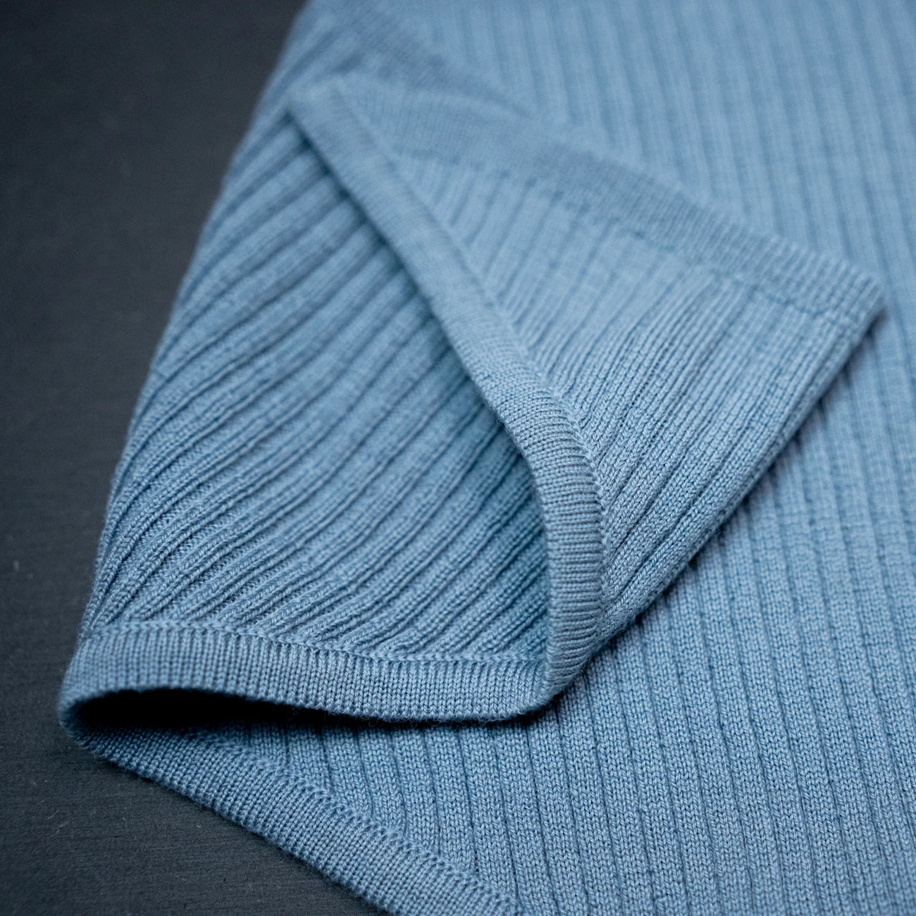 THE WOOLLY TRIANGLE SCARF SMALL - blue