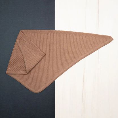 THE WOOLLY TRIANGLE SCARF SMALL - camel