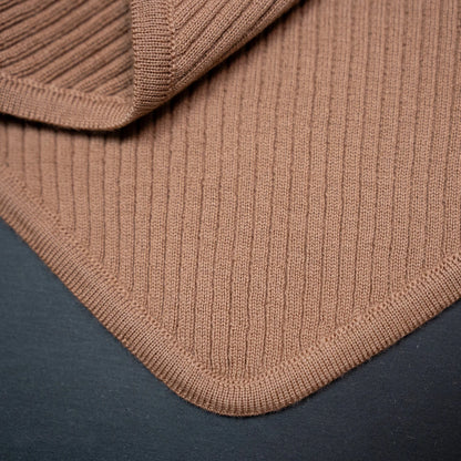 THE WOOLLY TRIANGLE SCARF SMALL - camel