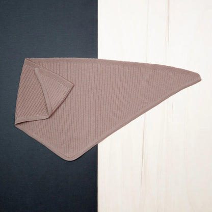 THE WOOLLY TRIANGLE SCARF SMALL - cappuccino