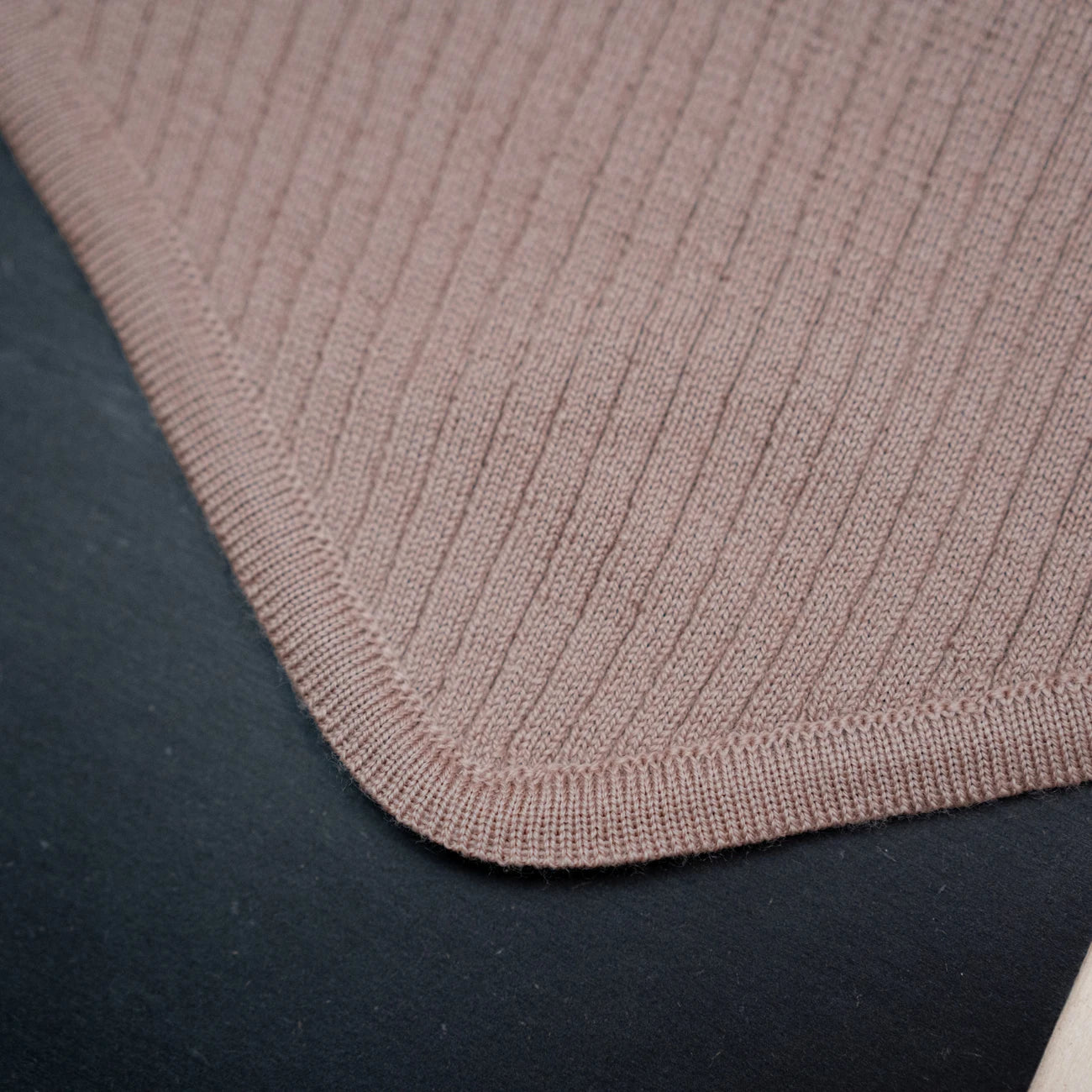 THE WOOLLY TRIANGLE SCARF SMALL - cappuccino