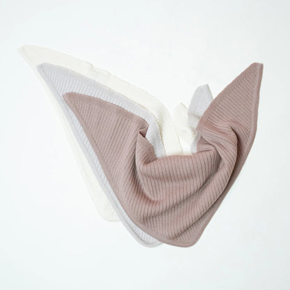 THE WOOLLY TRIANGLE SCARF SMALL - pure