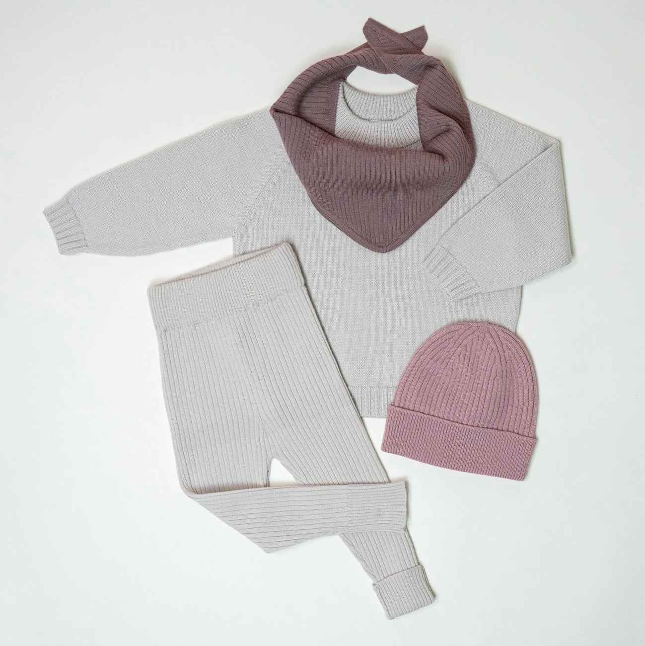 THE WOOLLY TRIANGLE SCARF SMALL - rose