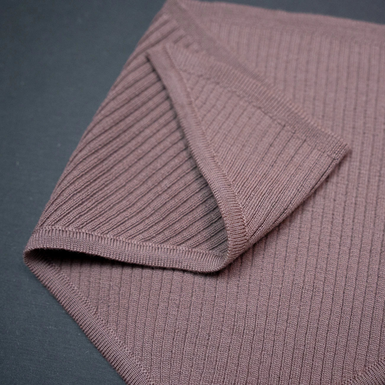 THE WOOLLY TRIANGLE SCARF SMALL - mauve
