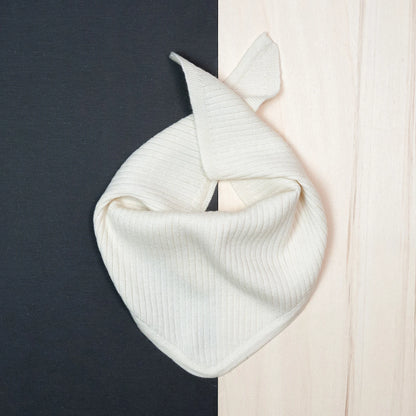 THE WOOLLY TRIANGLE SCARF SMALL - pure
