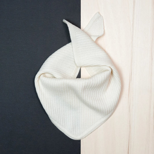 THE WOOLLY TRIANGLE SCARF SMALL - pure