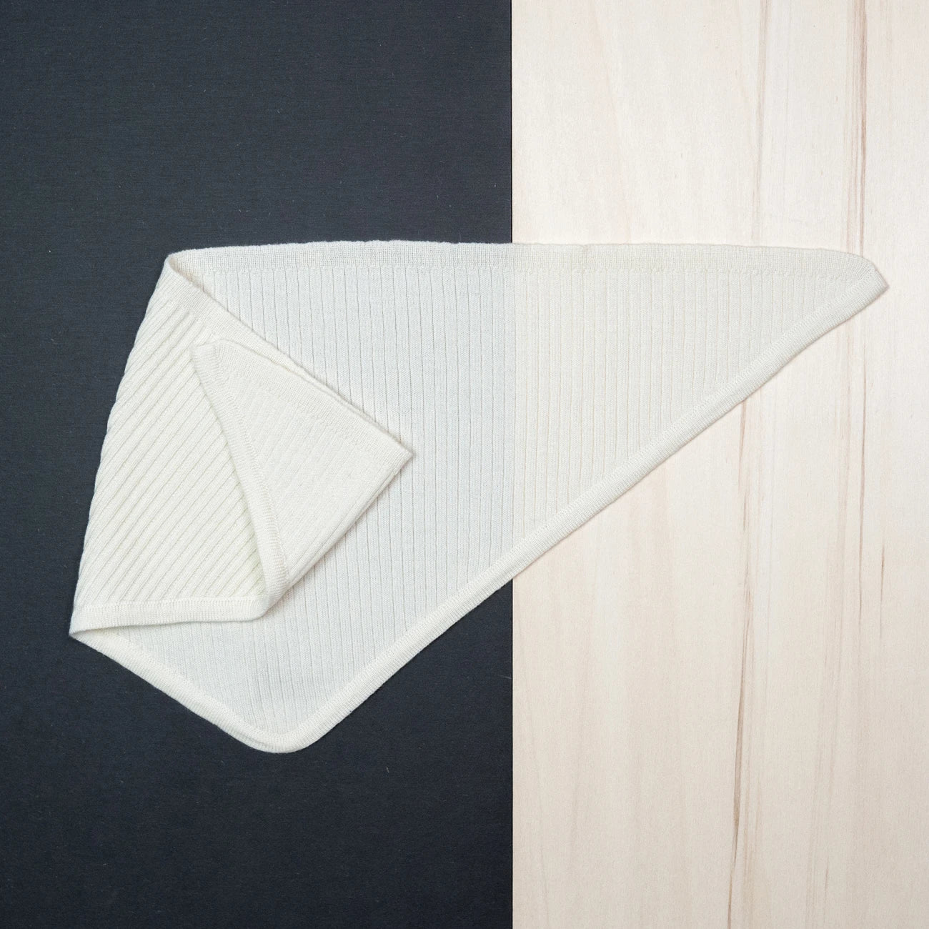 THE WOOLLY TRIANGLE SCARF SMALL - pure