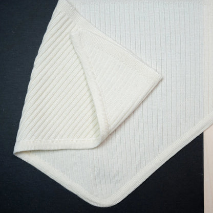 THE WOOLLY TRIANGLE SCARF SMALL - pure