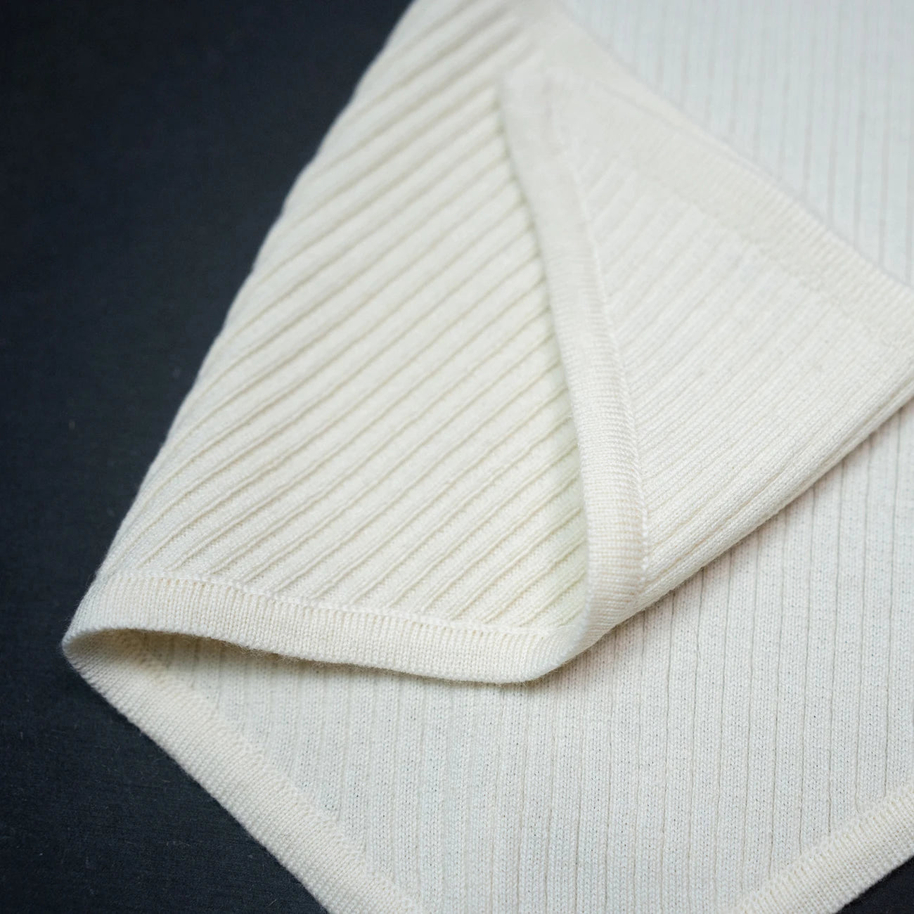THE WOOLLY TRIANGLE SCARF SMALL - pure