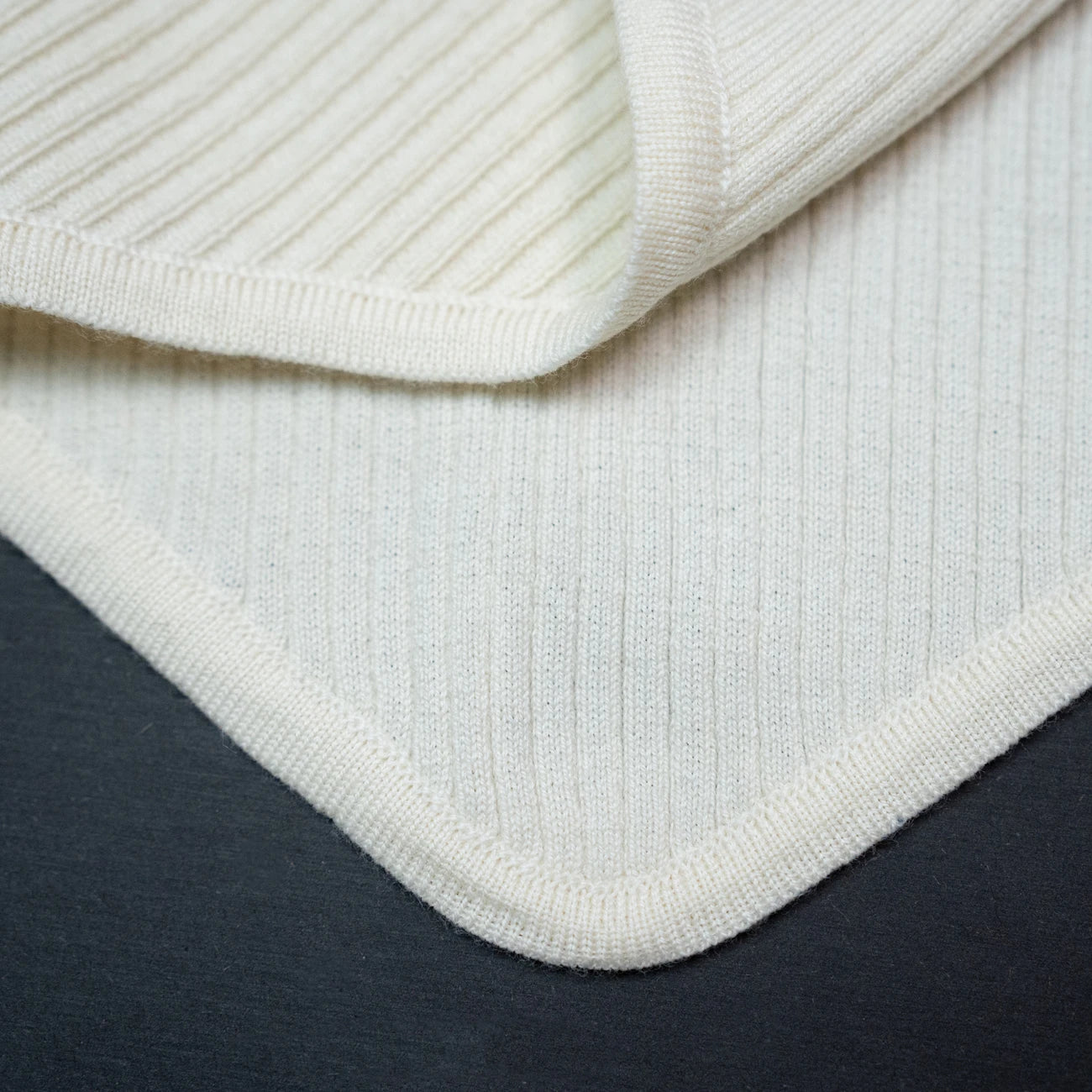 THE WOOLLY TRIANGLE SCARF SMALL - pure