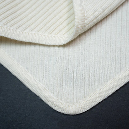 THE WOOLLY TRIANGLE SCARF SMALL - pure