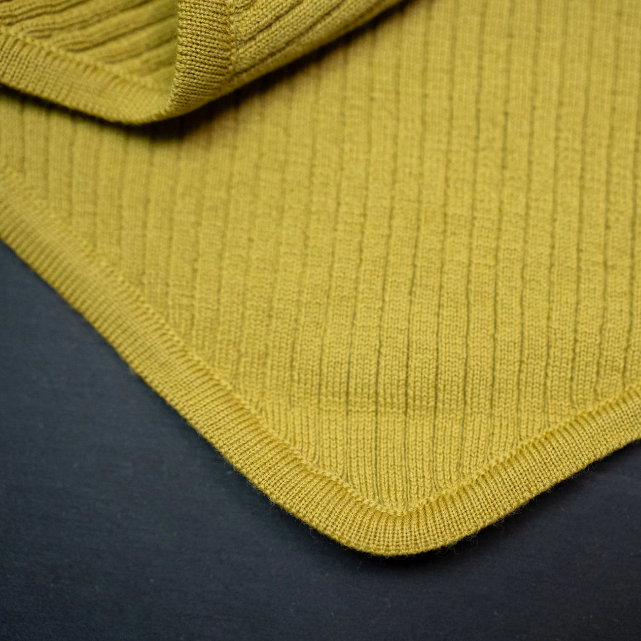 THE WOOLLY TRIANGLE SCARF SMALL - quince