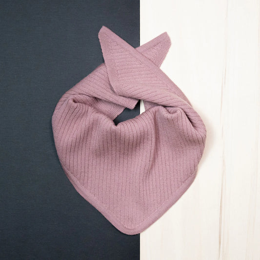 THE WOOLLY TRIANGLE SCARF SMALL - rose
