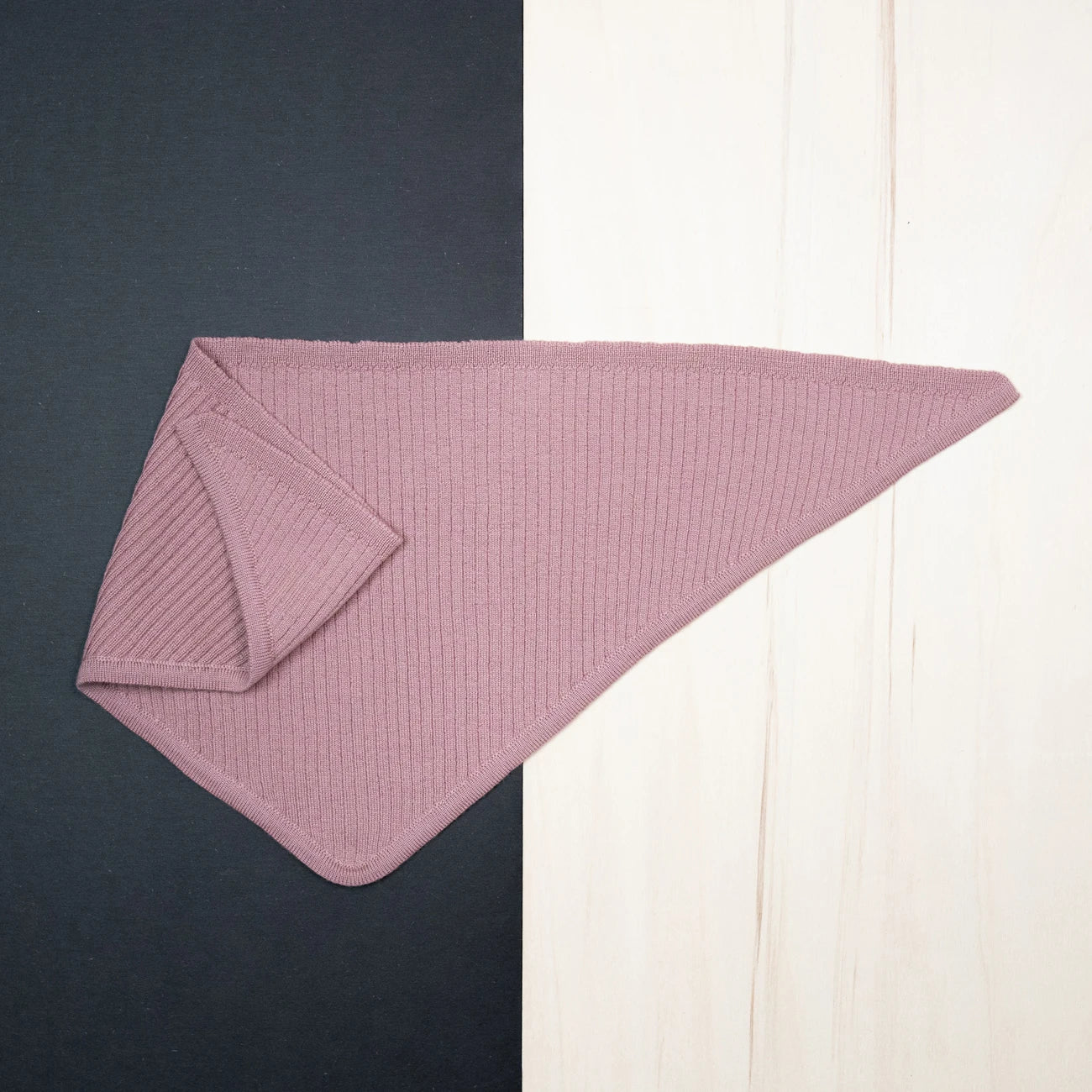 THE WOOLLY TRIANGLE SCARF SMALL - rose