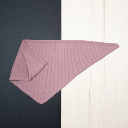 THE WOOLLY TRIANGLE SCARF SMALL - rose
