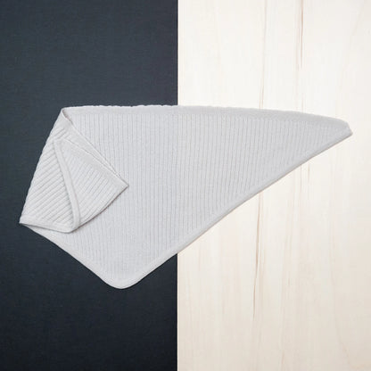 THE WOOLLY TRIANGLE SCARF SMALL - sand