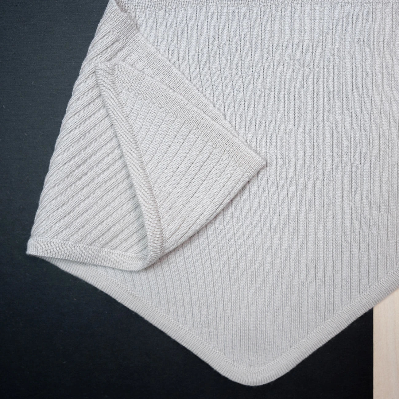 THE WOOLLY TRIANGLE SCARF SMALL - sand