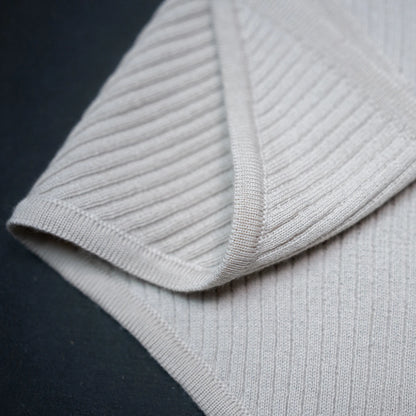 THE WOOLLY TRIANGLE SCARF SMALL - sand