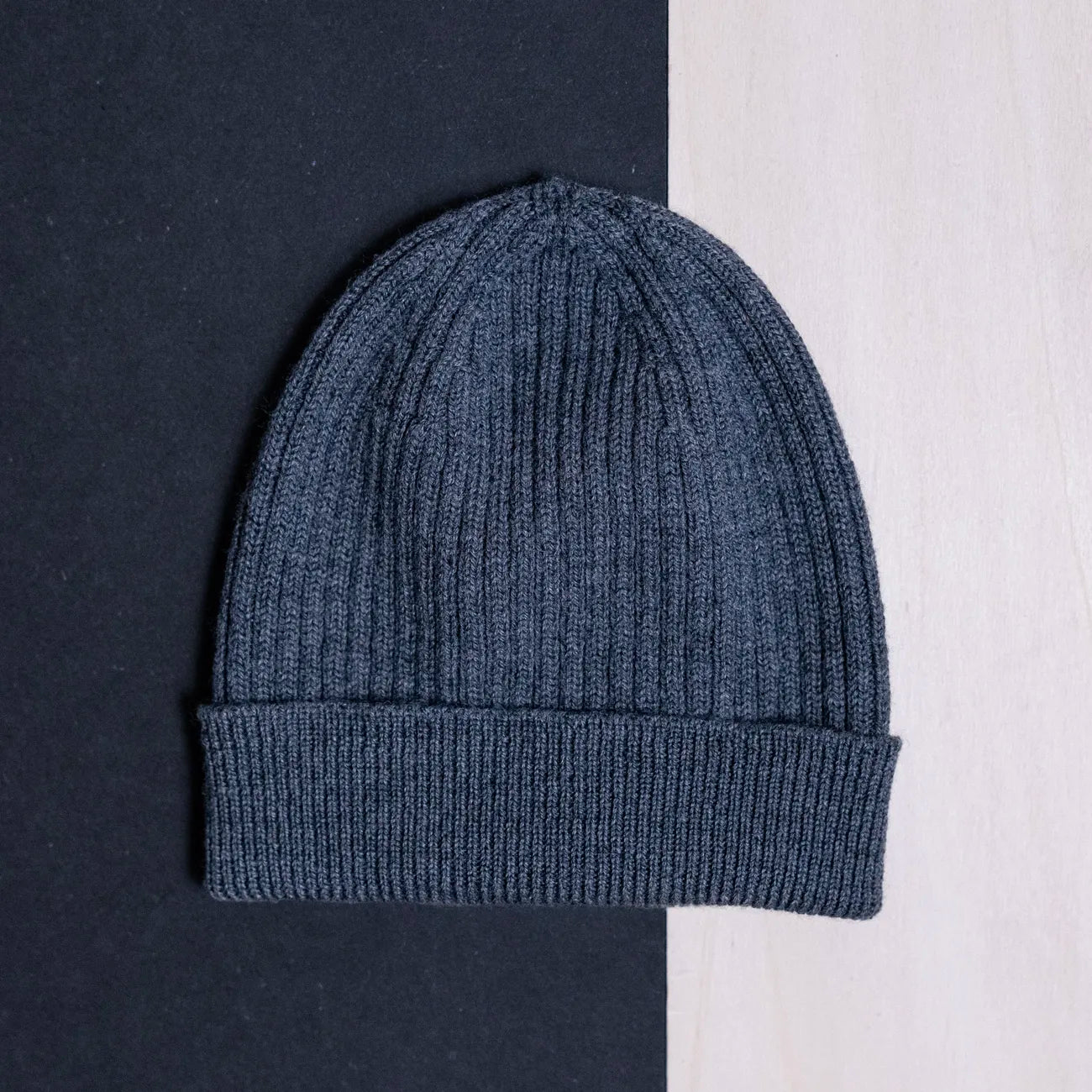 THE WOOLLY BEANIE - graphite grey