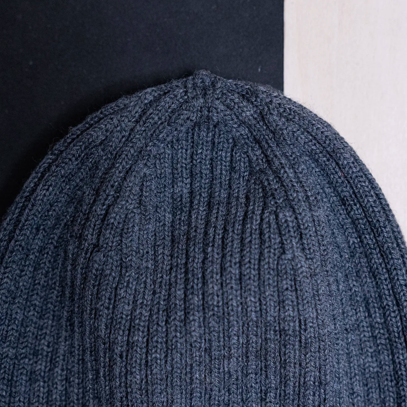 THE WOOLLY BEANIE - graphite grey