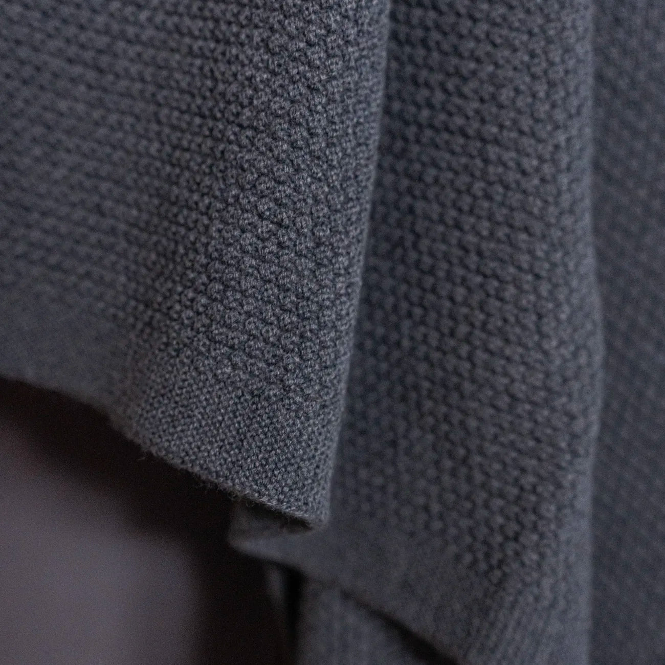 THE WOOLLY BLANKET - graphite grey
